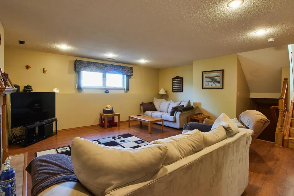 6 Redwood Place SE Medicine Hat AB T1B 4A1