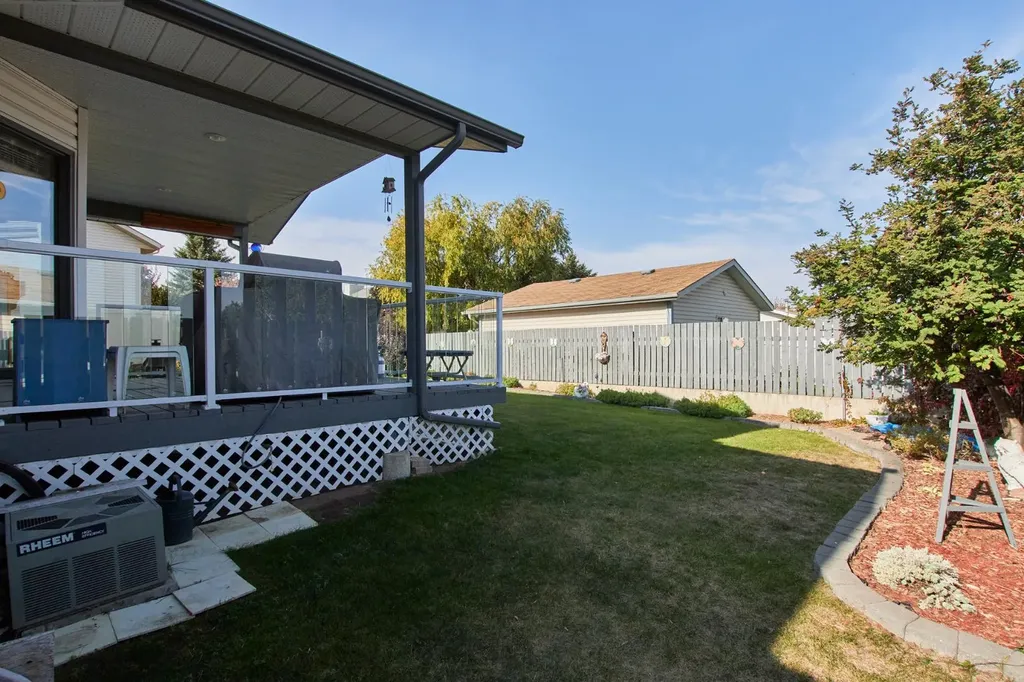 6 Redwood Place SE Medicine Hat AB T1B 4A1