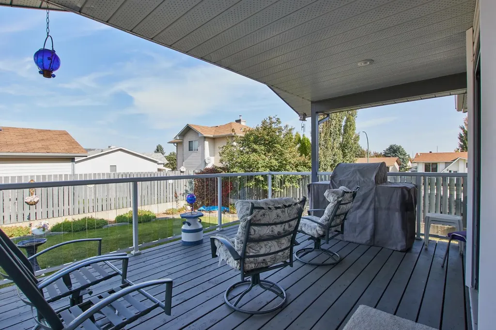 6 Redwood Place SE Medicine Hat AB T1B 4A1