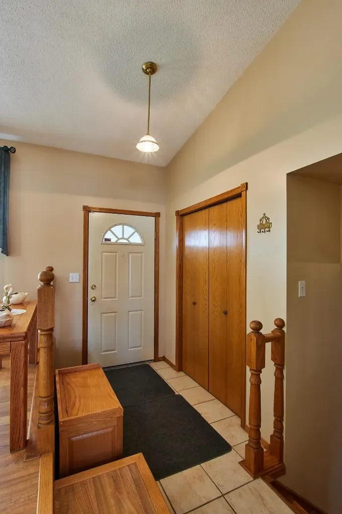 6 Redwood Place SE Medicine Hat AB T1B 4A1