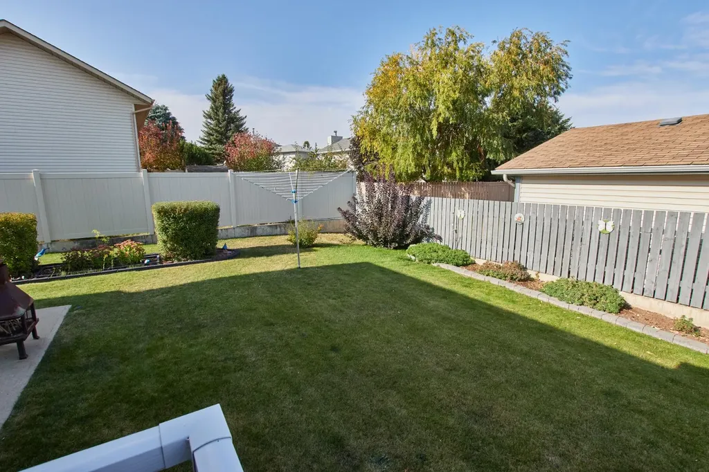 6 Redwood Place SE Medicine Hat AB T1B 4A1