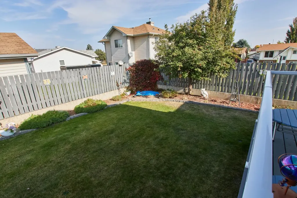 6 Redwood Place SE Medicine Hat AB T1B 4A1