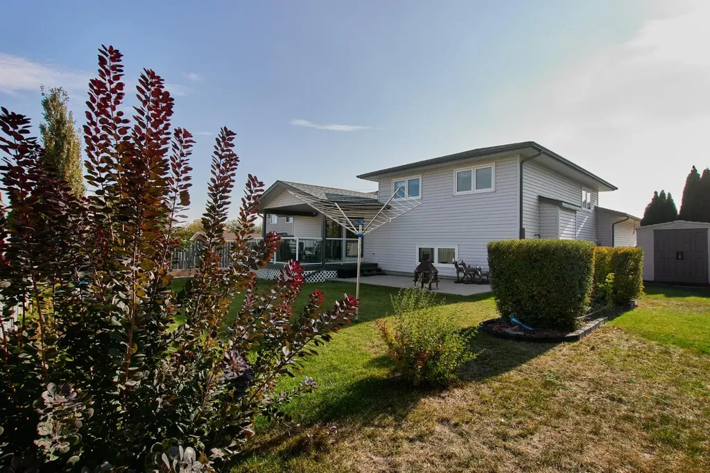 6 Redwood Place SE Medicine Hat AB T1B 4A1
