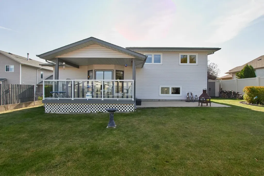 6 Redwood Place SE Medicine Hat AB T1B 4A1