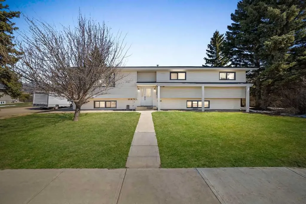 1206 1 Avenue Wainwright AB T9W 5A1