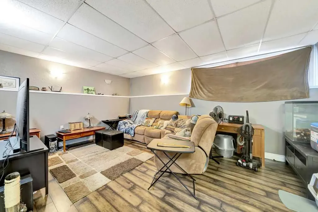 1206 1 Avenue Wainwright AB T9W 5A1