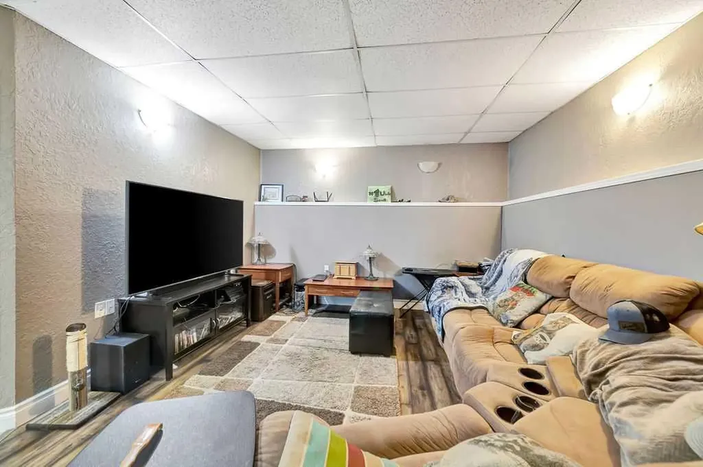 1206 1 Avenue Wainwright AB T9W 5A1