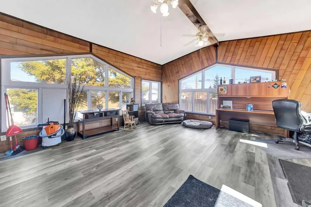 1206 1 Avenue Wainwright AB T9W 5A1