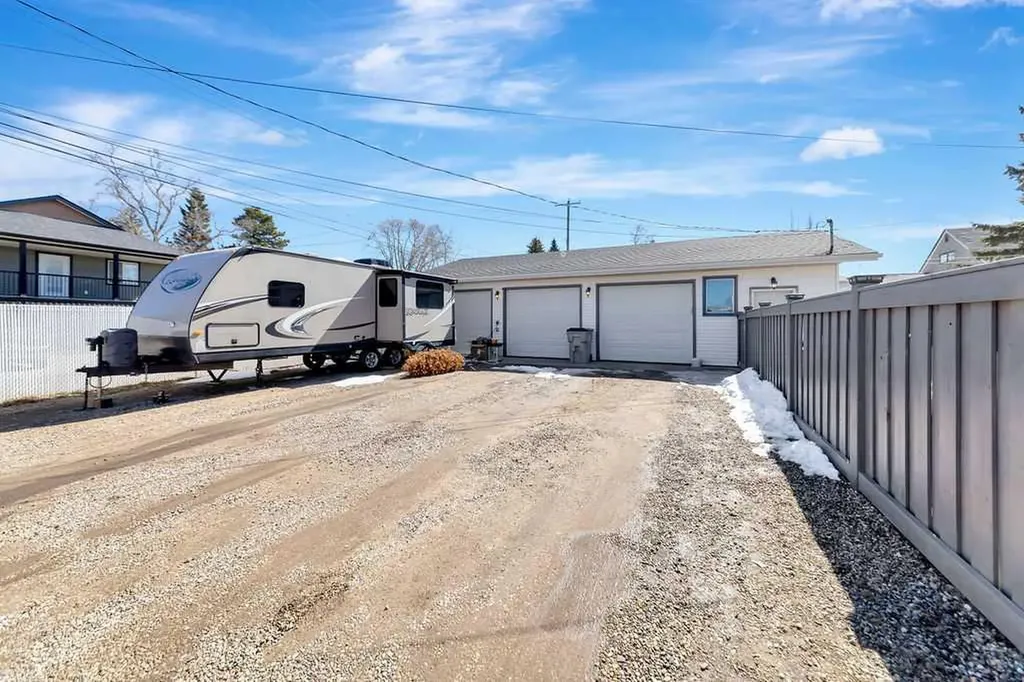 1206 1 Avenue Wainwright AB T9W 5A1