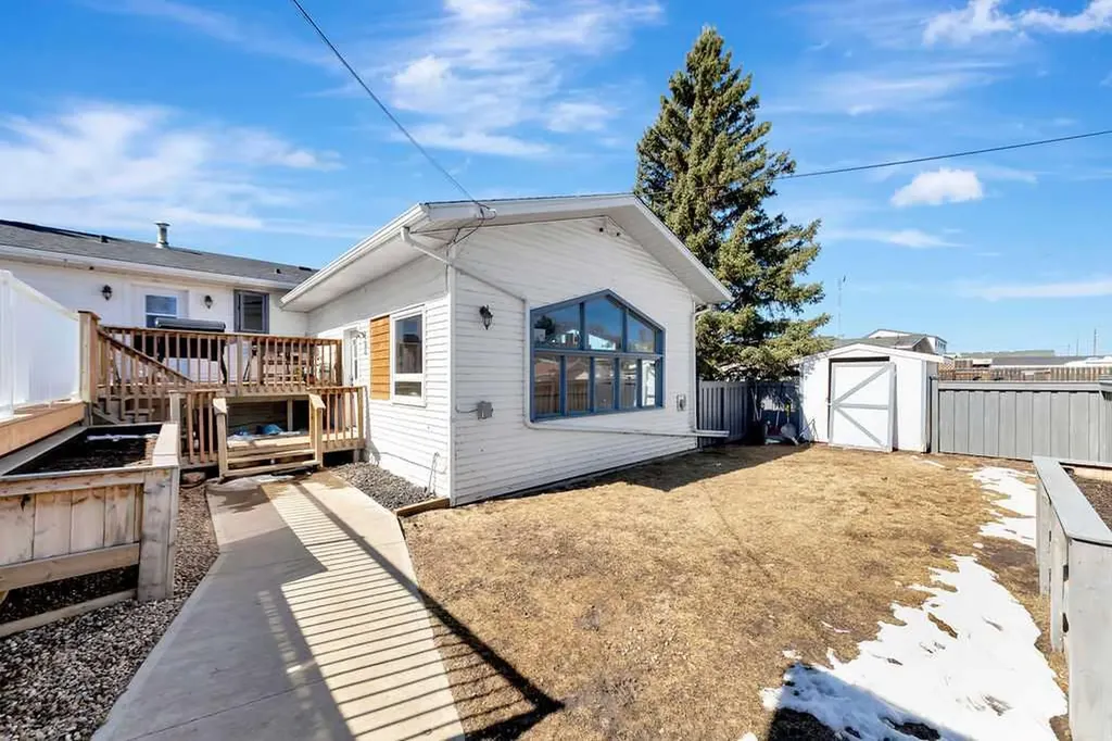 1206 1 Avenue Wainwright AB T9W 5A1