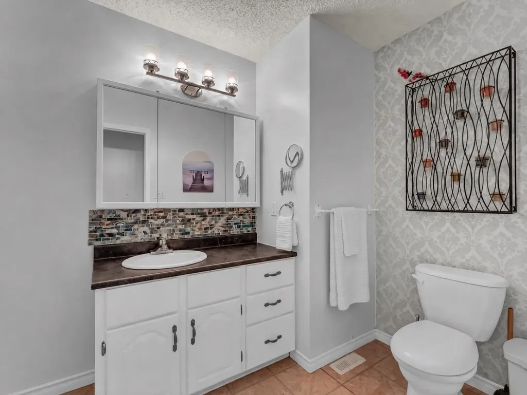 100 Fairview Avenue E Brooks AB T1R0N6