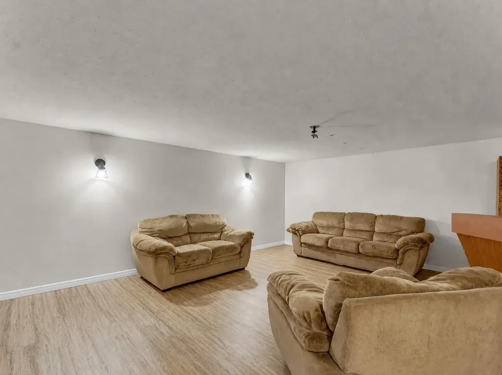 100 Fairview Avenue E Brooks AB T1R0N6