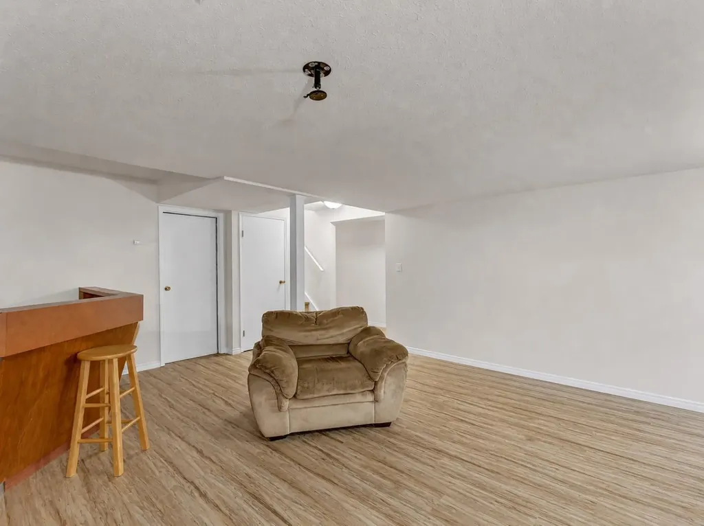 100 Fairview Avenue E Brooks AB T1R0N6