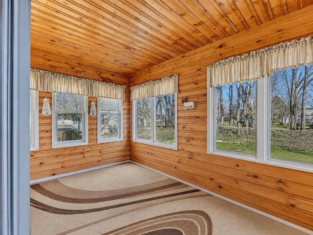 100 Fairview Avenue E Brooks AB T1R0N6