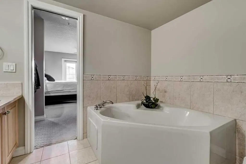 630 10 Street NW Calgary AB T2N1W3