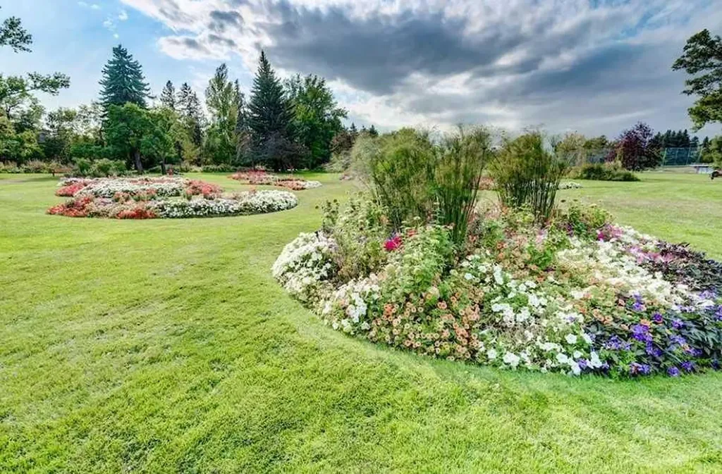 630 10 Street NW Calgary AB T2N1W3