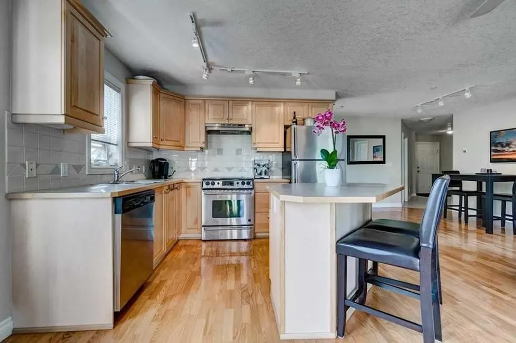 630 10 Street NW Calgary AB T2N1W3