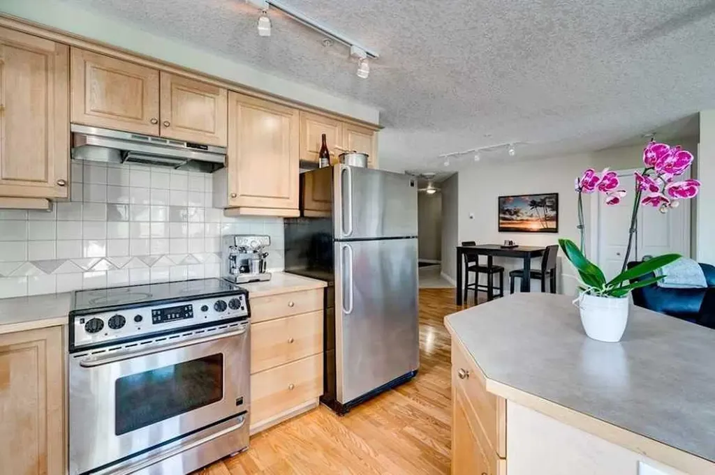 630 10 Street NW Calgary AB T2N1W3