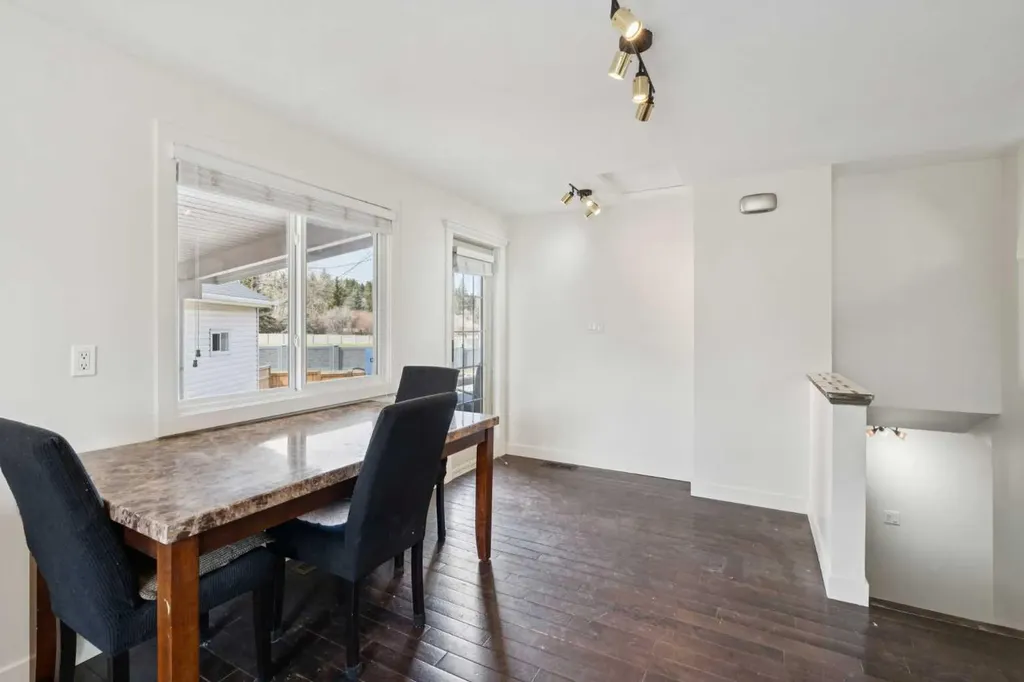214 Springwood Place SW Calgary AB T2W 0L3