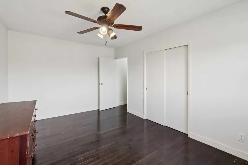 214 Springwood Place SW Calgary AB T2W 0L3