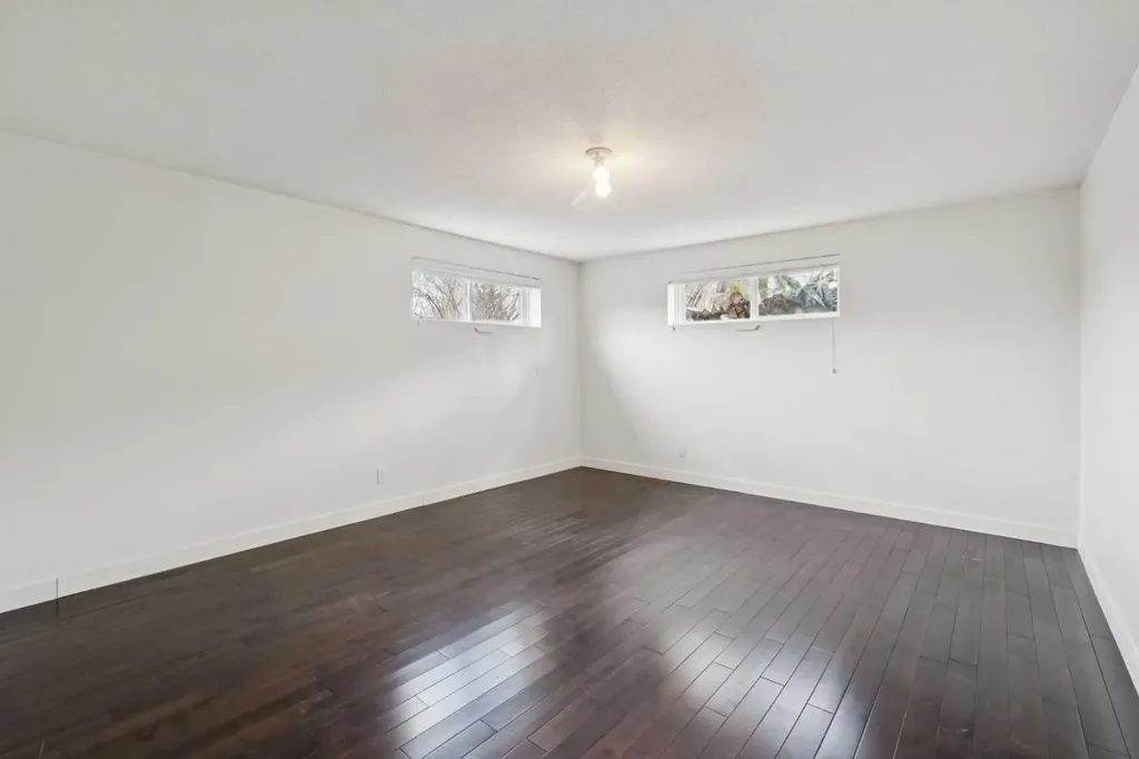 214 Springwood Place SW Calgary AB T2W 0L3