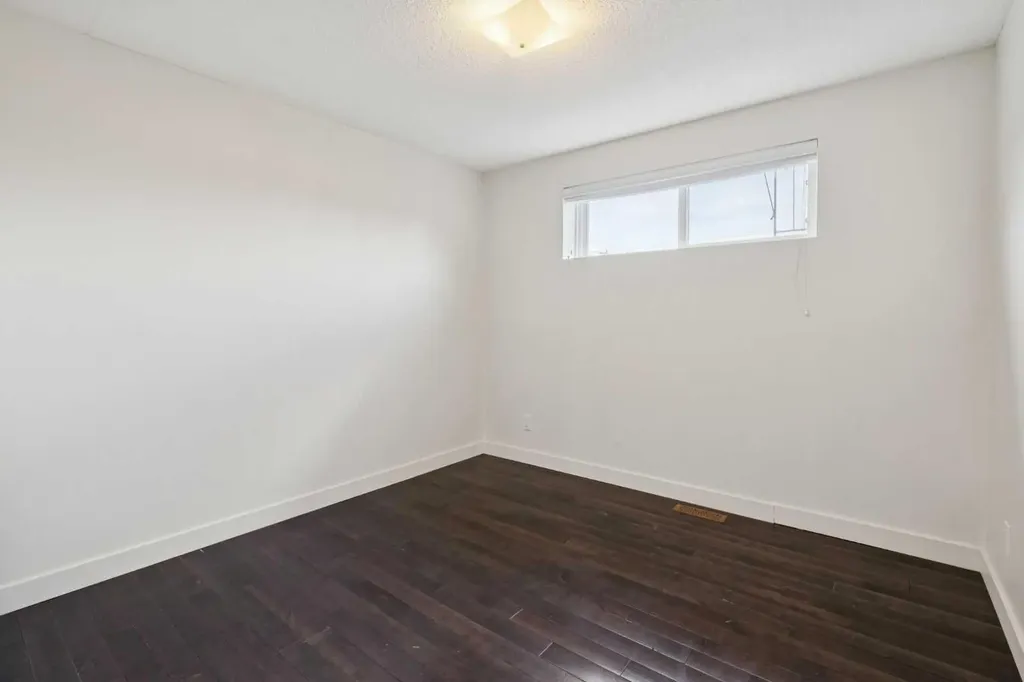 214 Springwood Place SW Calgary AB T2W 0L3