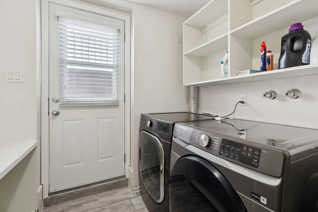 214 Springwood Place SW Calgary AB T2W 0L3