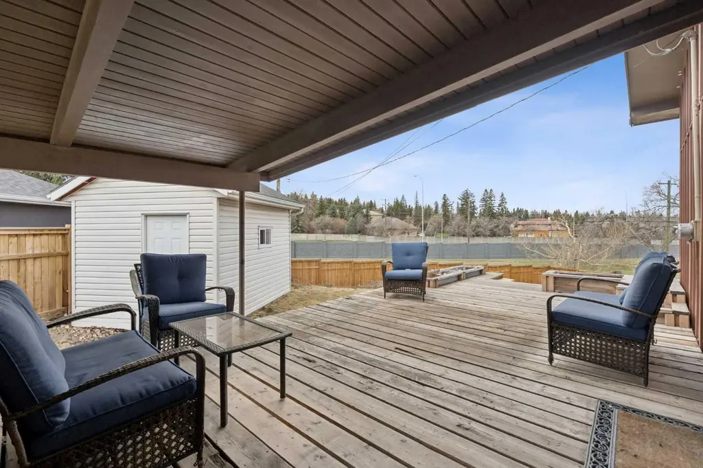 214 Springwood Place SW Calgary AB T2W 0L3
