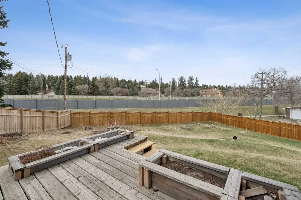 214 Springwood Place SW Calgary AB T2W 0L3