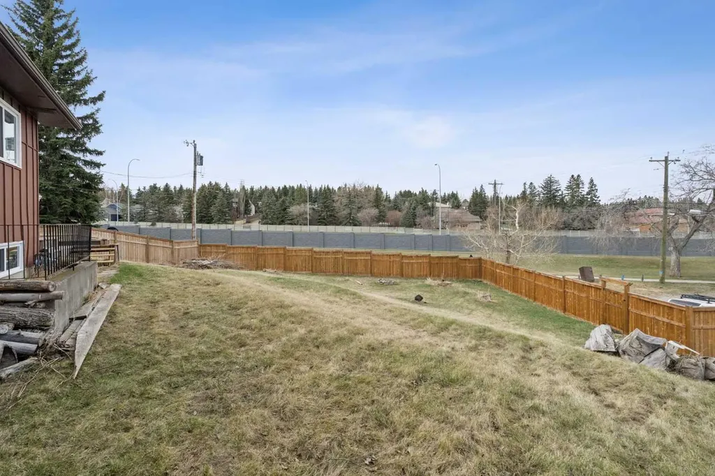 214 Springwood Place SW Calgary AB T2W 0L3