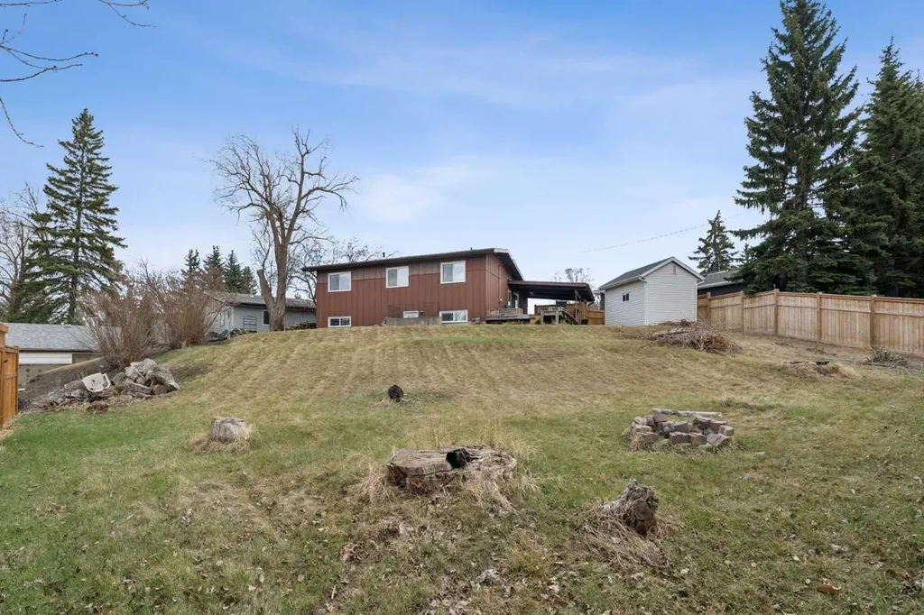 214 Springwood Place SW Calgary AB T2W 0L3