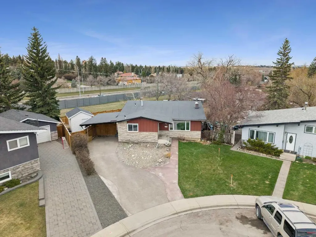 214 Springwood Place SW Calgary AB T2W 0L3