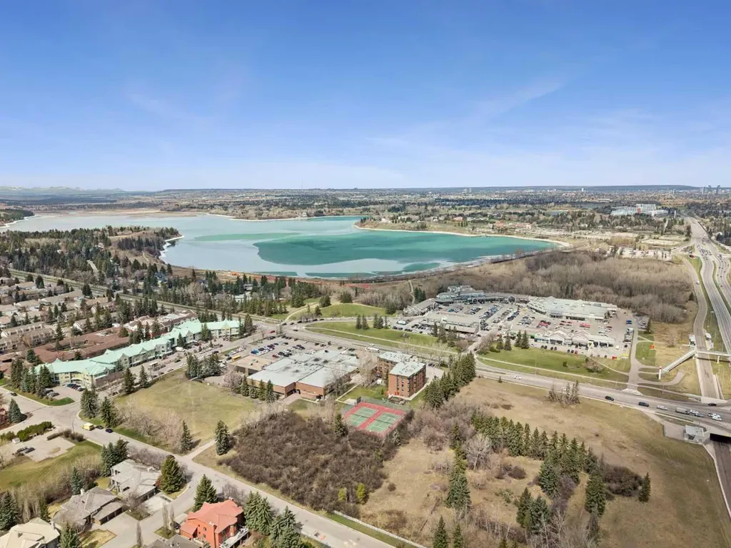 214 Springwood Place SW Calgary AB T2W 0L3