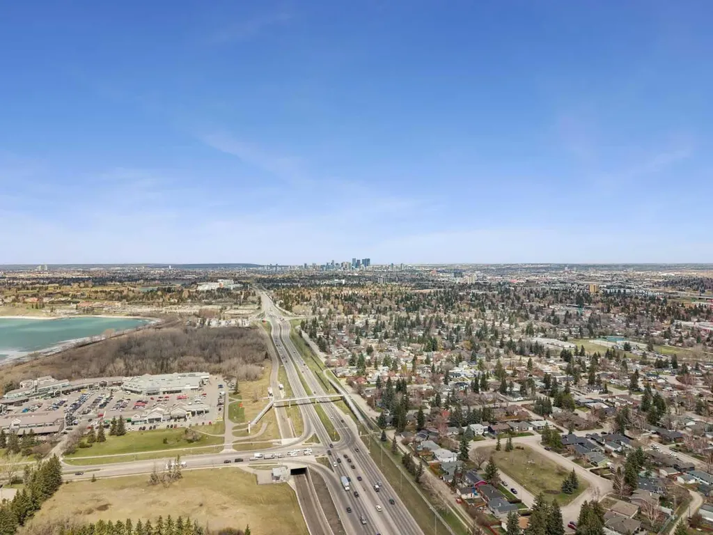 214 Springwood Place SW Calgary AB T2W 0L3