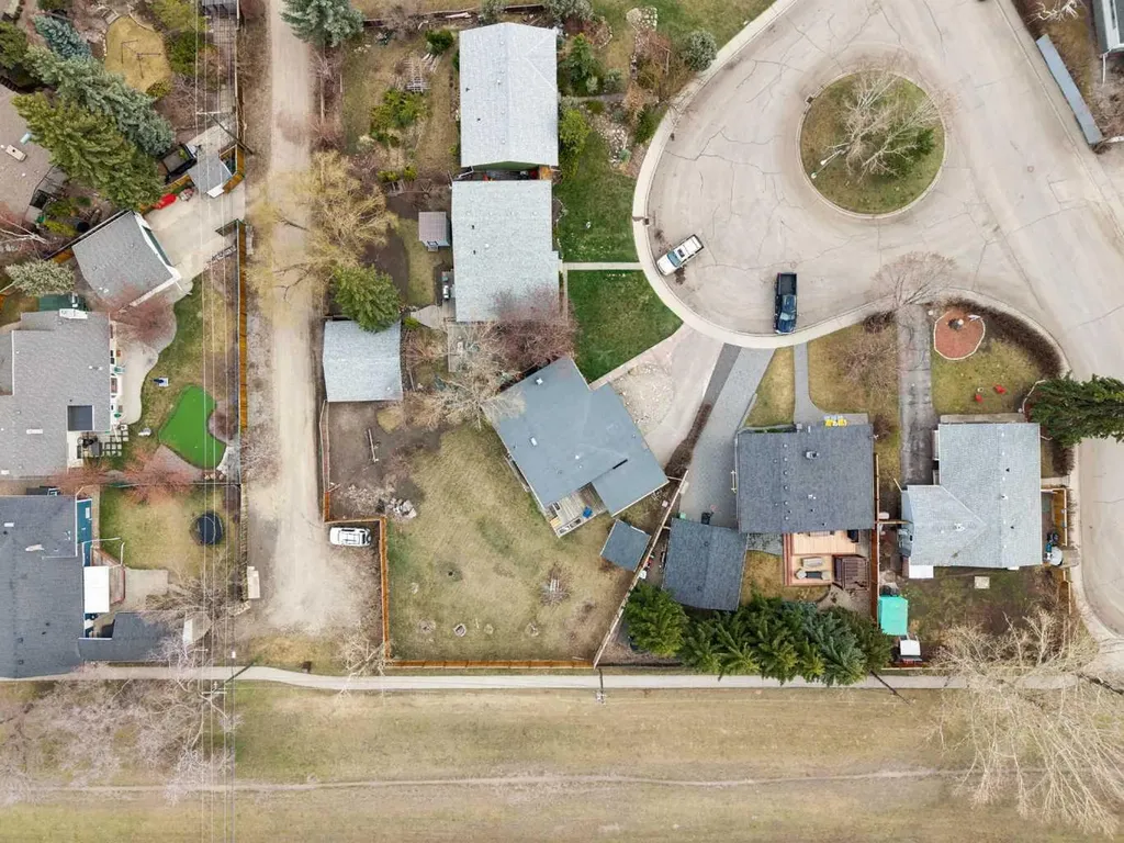 214 Springwood Place SW Calgary AB T2W 0L3