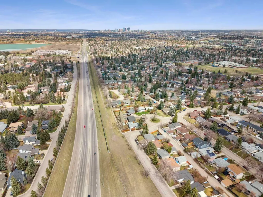 214 Springwood Place SW Calgary AB T2W 0L3