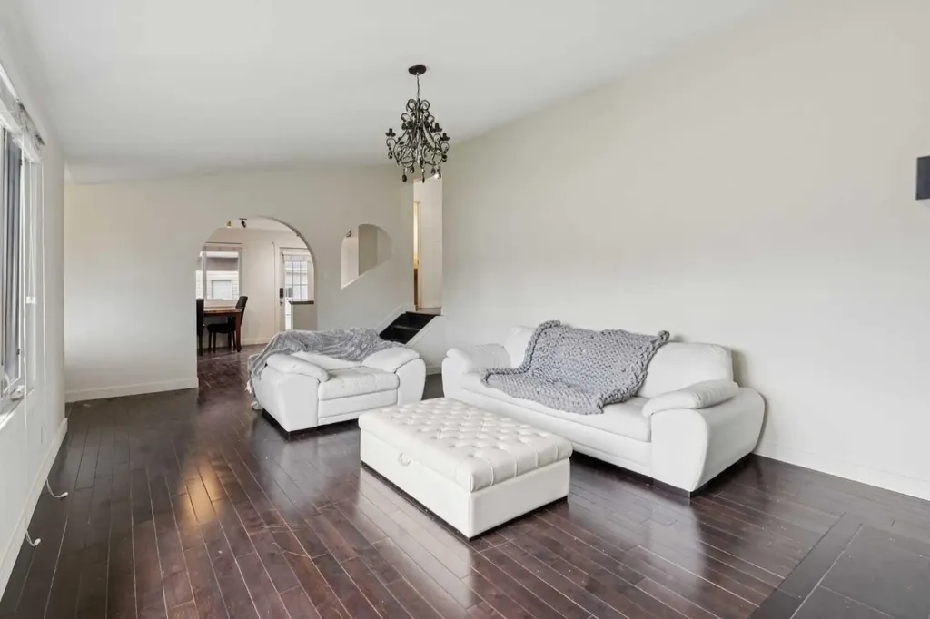 214 Springwood Place SW Calgary AB T2W 0L3