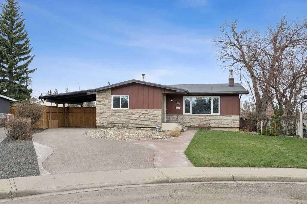 214 Springwood Place SW Calgary AB T2W 0L3