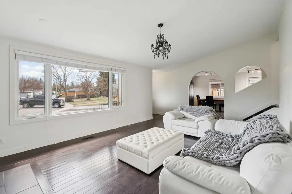 214 Springwood Place SW Calgary AB T2W 0L3