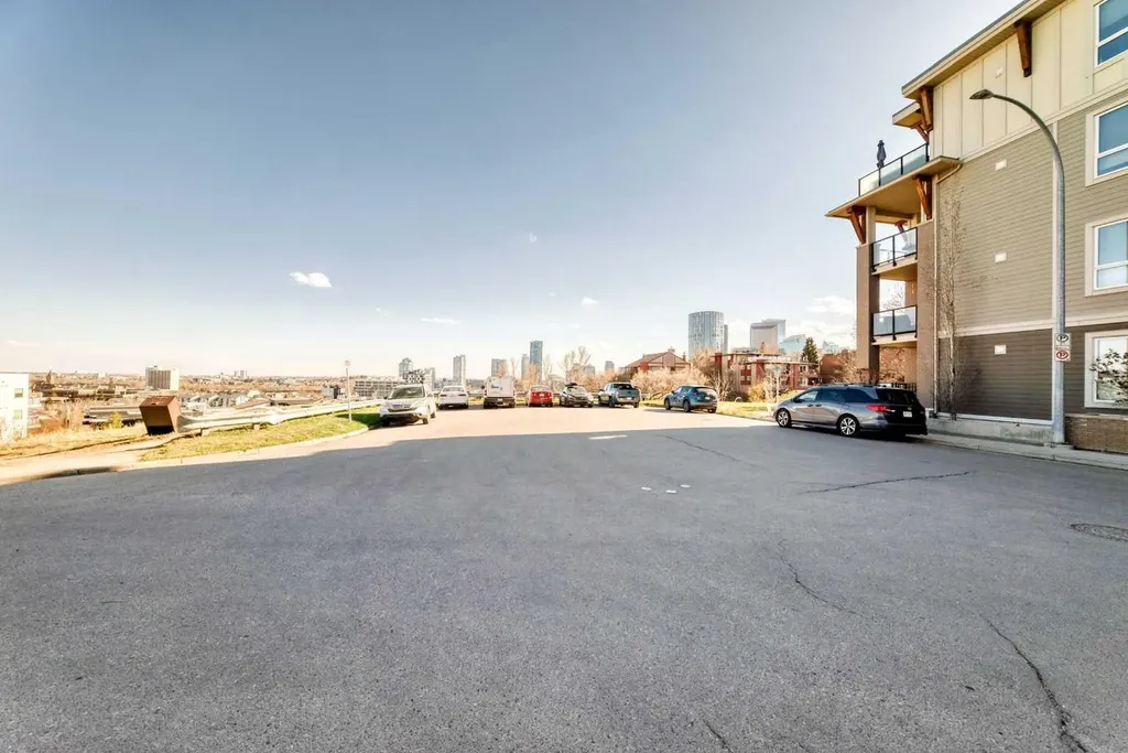 707 4 Street NE Calgary AB t2e3s7