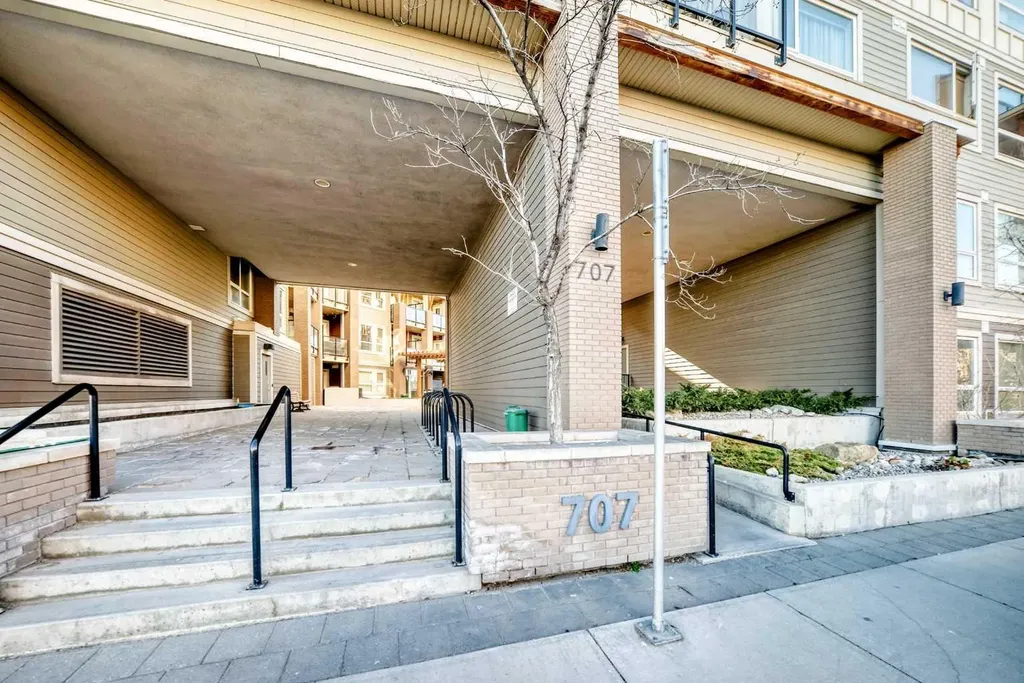 707 4 Street NE Calgary AB t2e3s7