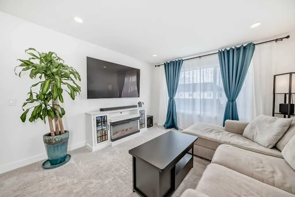 32 Sugarsnap Way SE Calgary AB T3S 0K4