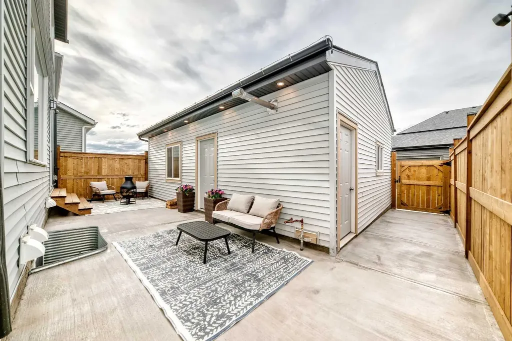 32 Sugarsnap Way SE Calgary AB T3S 0K4