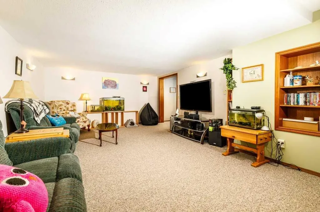 28319 Township Road 384 Rural Red Deer County AB T4S 2A4
