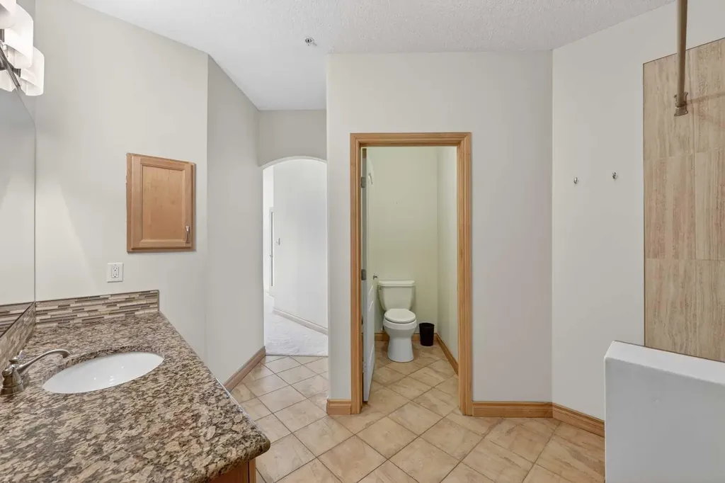 30 Discovery Ridge Close SW Calgary AB T3H 5X5