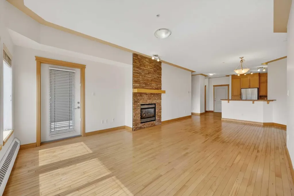 30 Discovery Ridge Close SW Calgary AB T3H 5X5