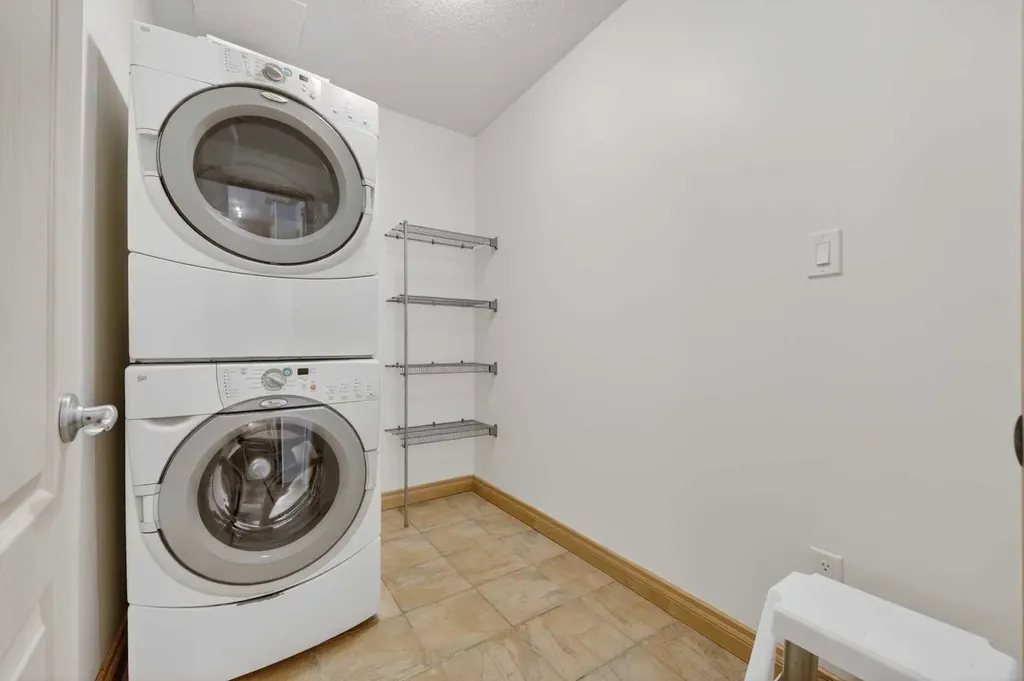 30 Discovery Ridge Close SW Calgary AB T3H 5X5