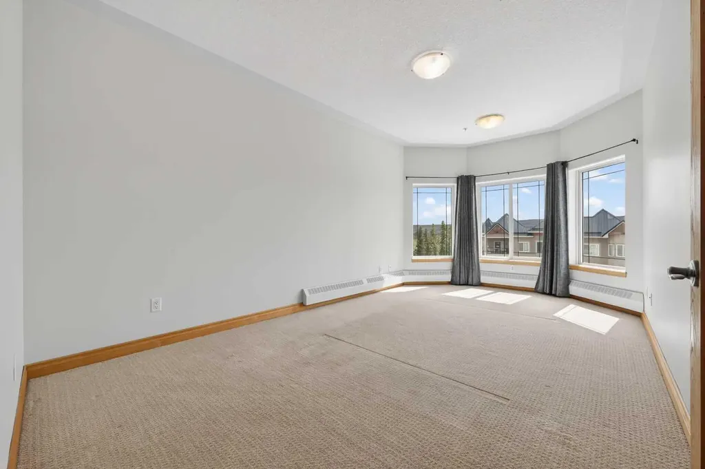 30 Discovery Ridge Close SW Calgary AB T3H 5X5