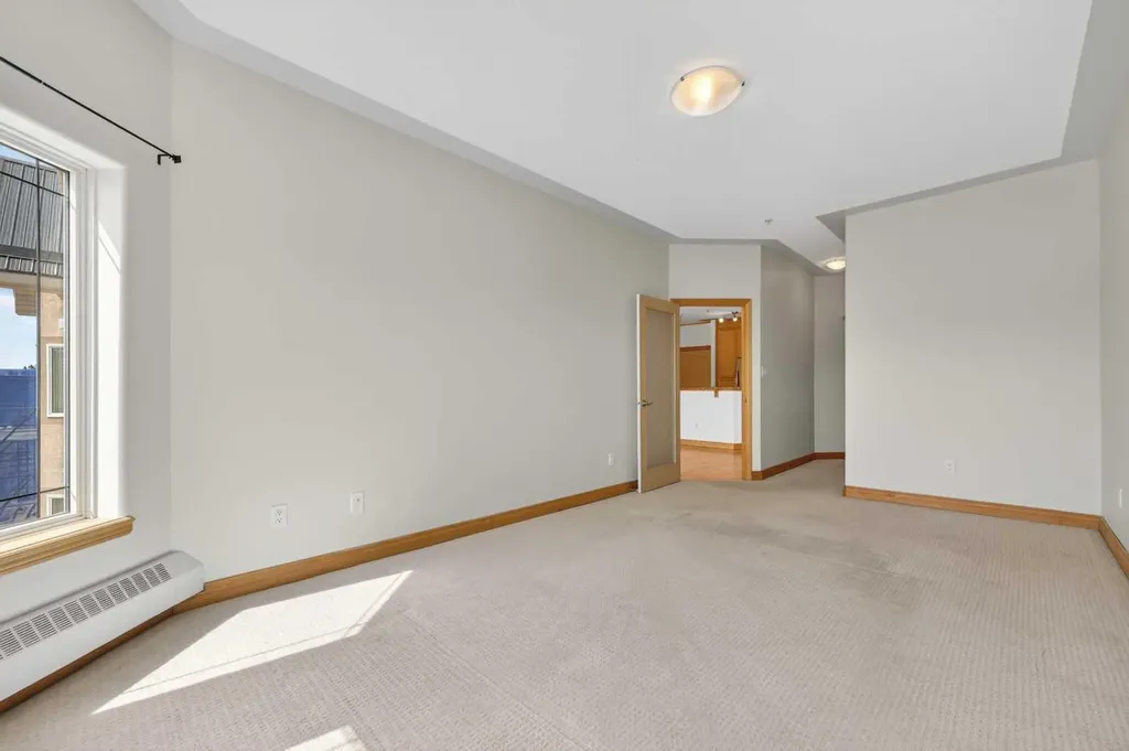 30 Discovery Ridge Close SW Calgary AB T3H 5X5