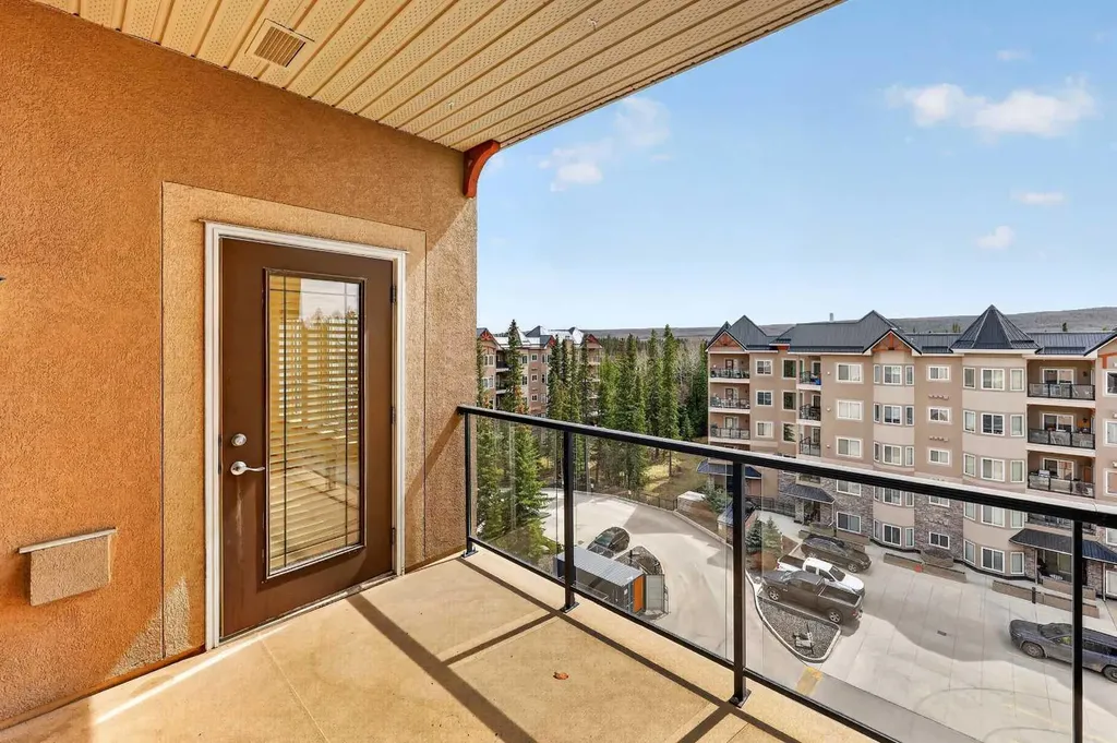30 Discovery Ridge Close SW Calgary AB T3H 5X5
